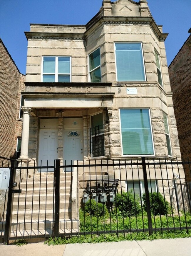 Building Photo - 1529 S Central Park Ave