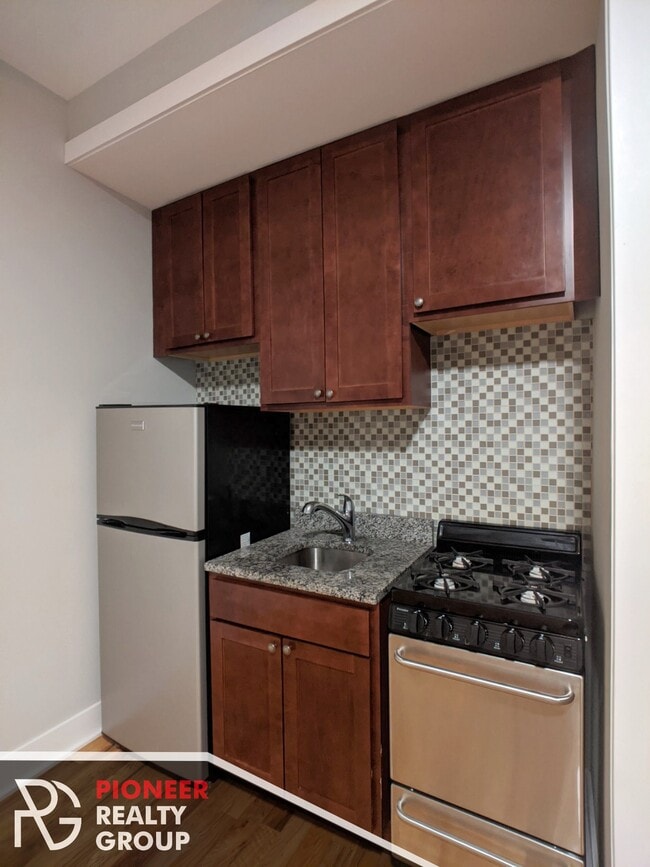 Photo - 4542 N Damen Ave Unidad 102