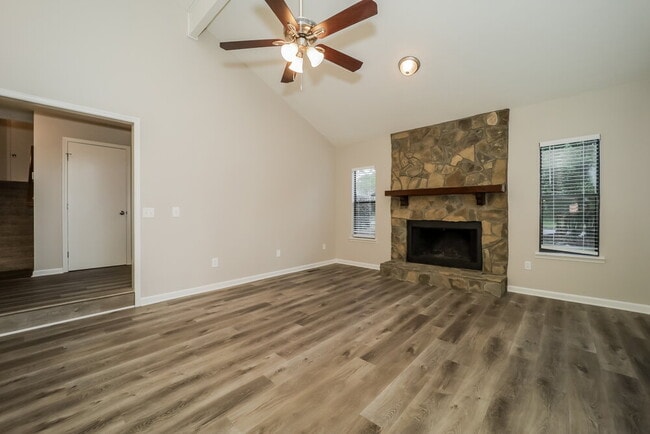 Photo - 6824 Creekwood Dr