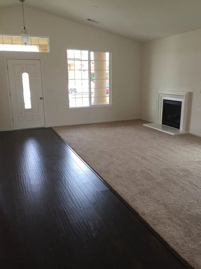 Photo - 5 bedrooms 2 baths house-SW Bakersfield