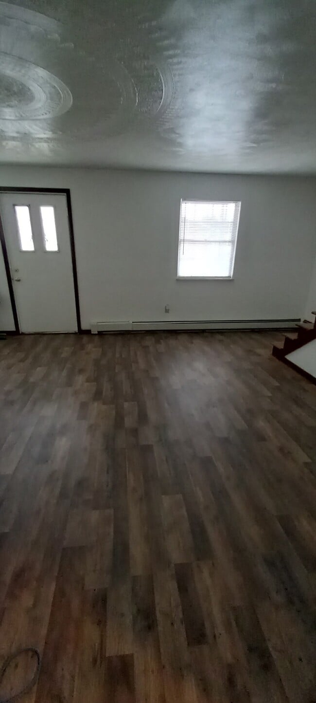 Building Photo - 136 Village St