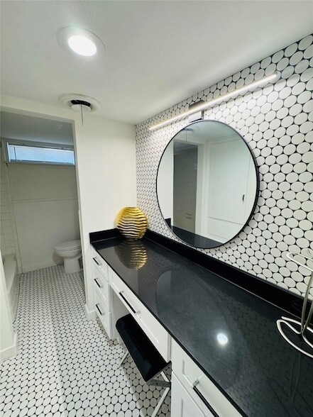Photo - 8406 Foxwood Ln
