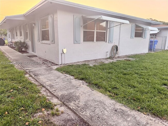 Photo - 1502-1504 N 57th Ave