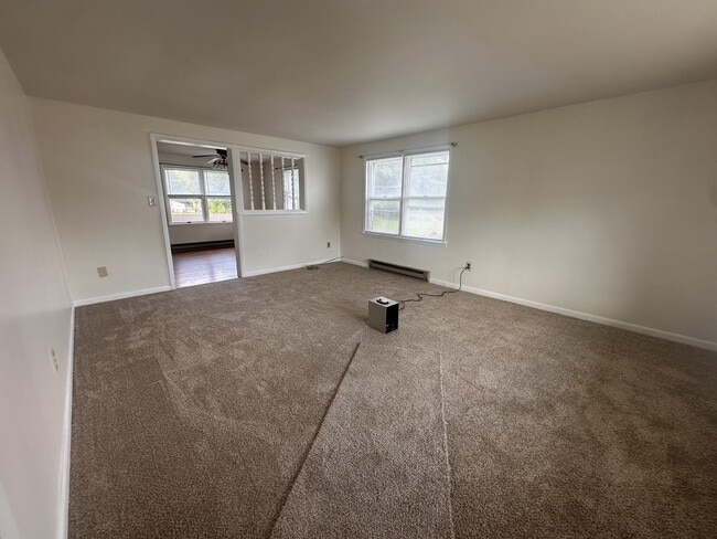 Photo - 1684 Winchester Ave