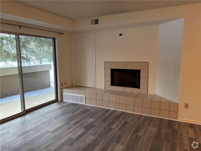 Building Photo - 26101 Village Ln Unit 102 Rental