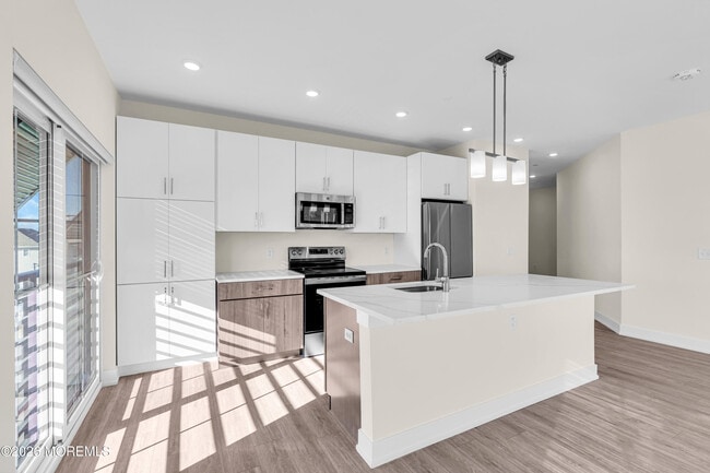 Building Photo - 19 Carr Ave Unit 319