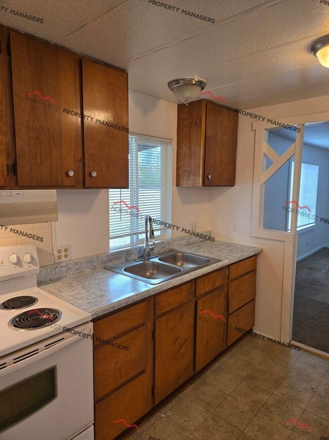 Photo - STATUS: AVAILABLE | R255G | $1750