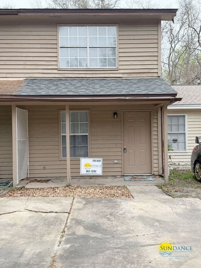 Building Photo - Quaint 2 Bedroom Townhouse in Fort Walton Beach!