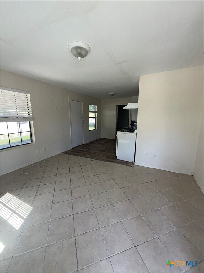 Photo - 203 Veterans Ave