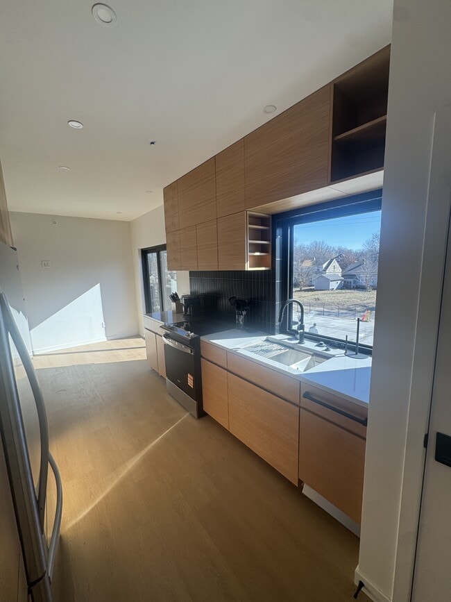 Building Photo - 815 Moro St