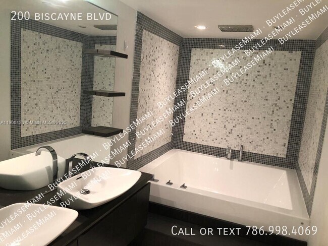 200 S Biscayne Blvd