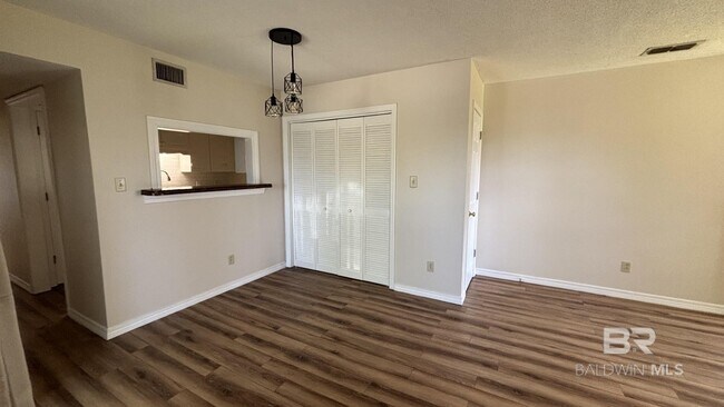 Photo - 110 5th St