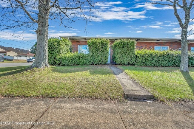 Building Photo - 801 Moosic Rd