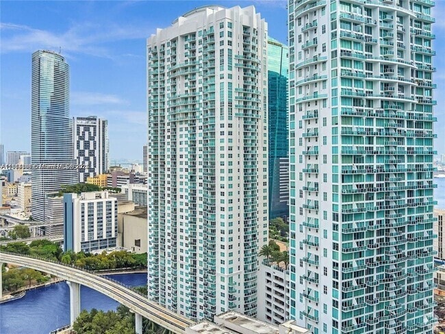 Building Photo - 41 SE 5th St Unit 1516 Rental
