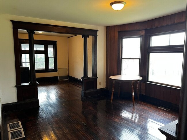 Building Photo - 125 Como Ave Unit 1