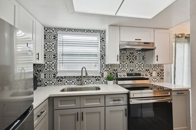 Photo - 1024 Manor Dr