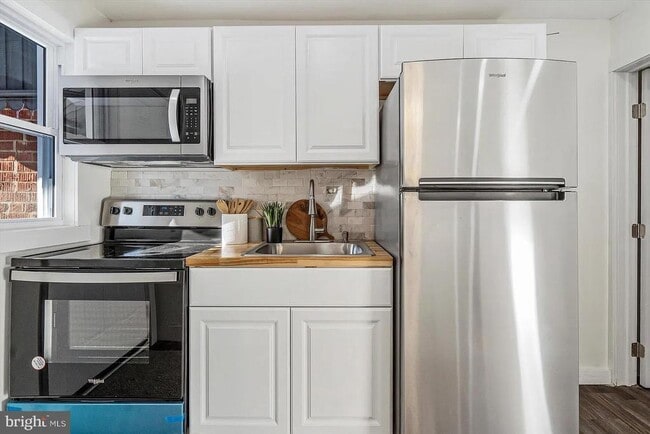 Photo - 3925 Chesterfield Ave