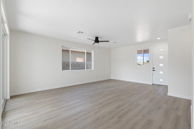 Photo - 125 W Latona Rd