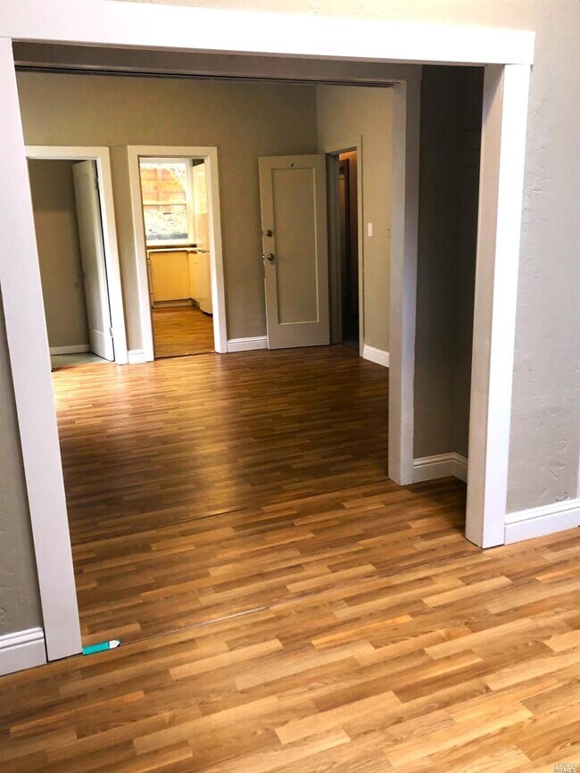 Photo - 725 Bridgeway