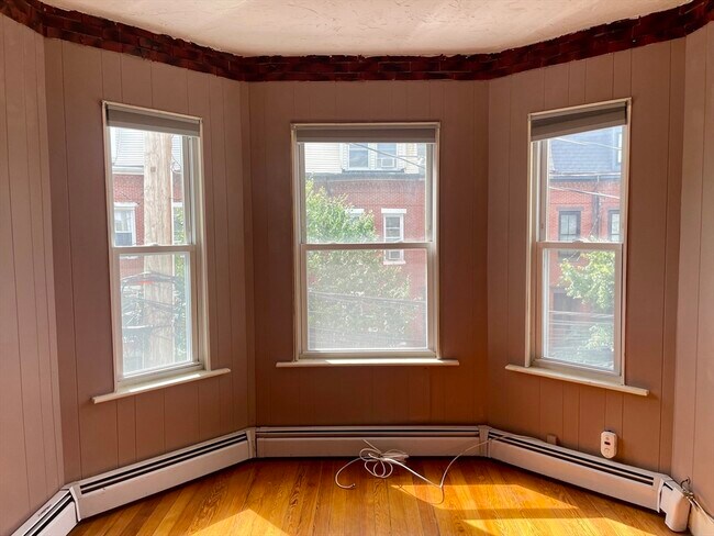 Photo - 136 Saratoga St Unit 2