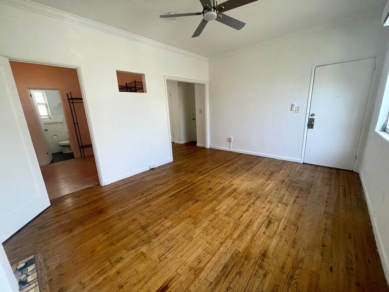 LIVINGROOM