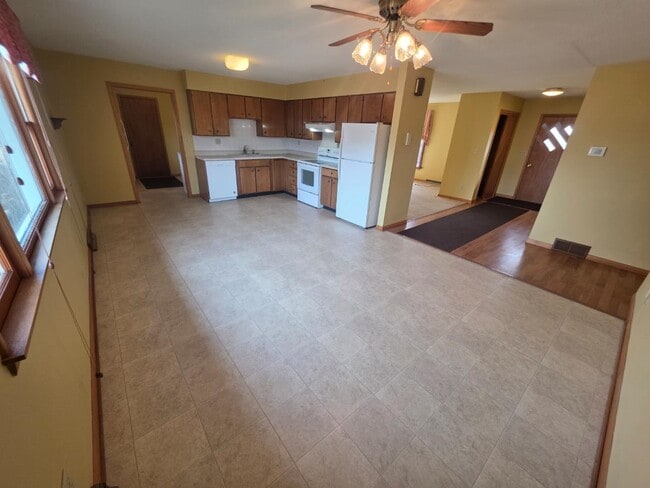 Photo - 46258 312th St