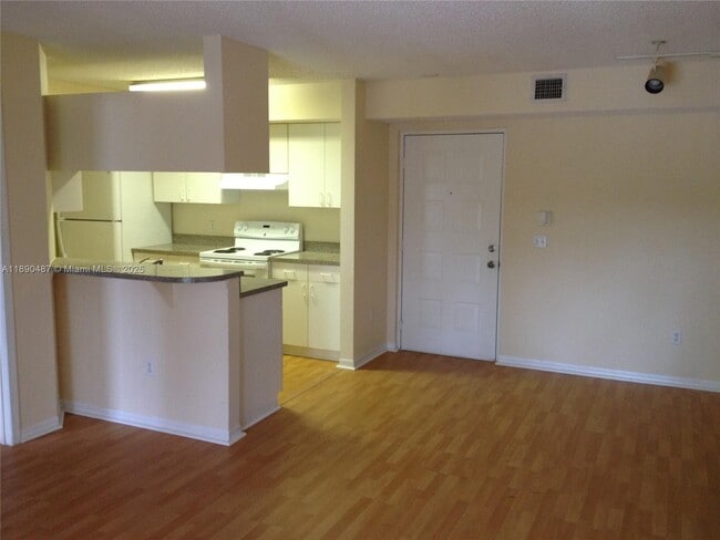 Photo - 470 S Park Rd Unidad 7-308