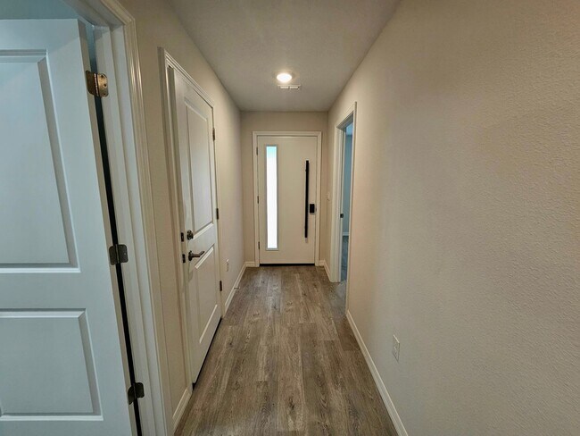 Move-In Ready! Stunning 3-Bedroom Home wit... - Move-In Ready! Stunning 3-Bedroom Home wit...