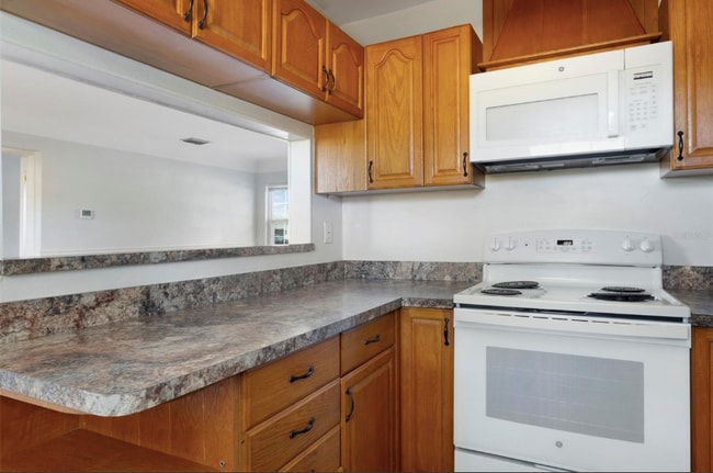 Photo - 2901 Leslee Lake Dr N