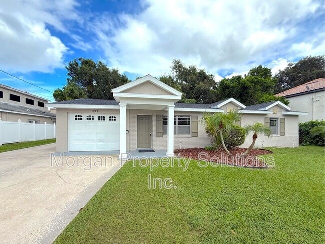 Photo - 1221 Poinsettia Ave