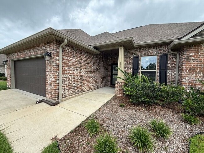 Photo - Pensacola - Beulah - 3 bedroom, 2 bathroom - lawn care included