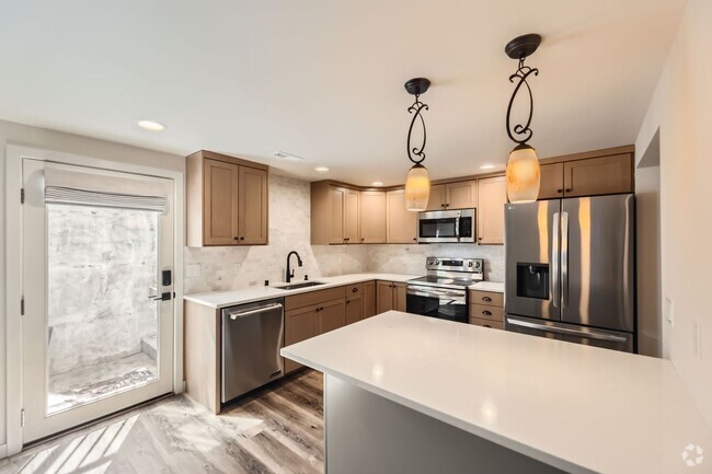 Building Photo - 4828 Delaware Ave Unit B Rental
