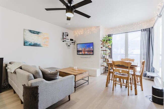 Photo - 909 Reinli St Unidad 102