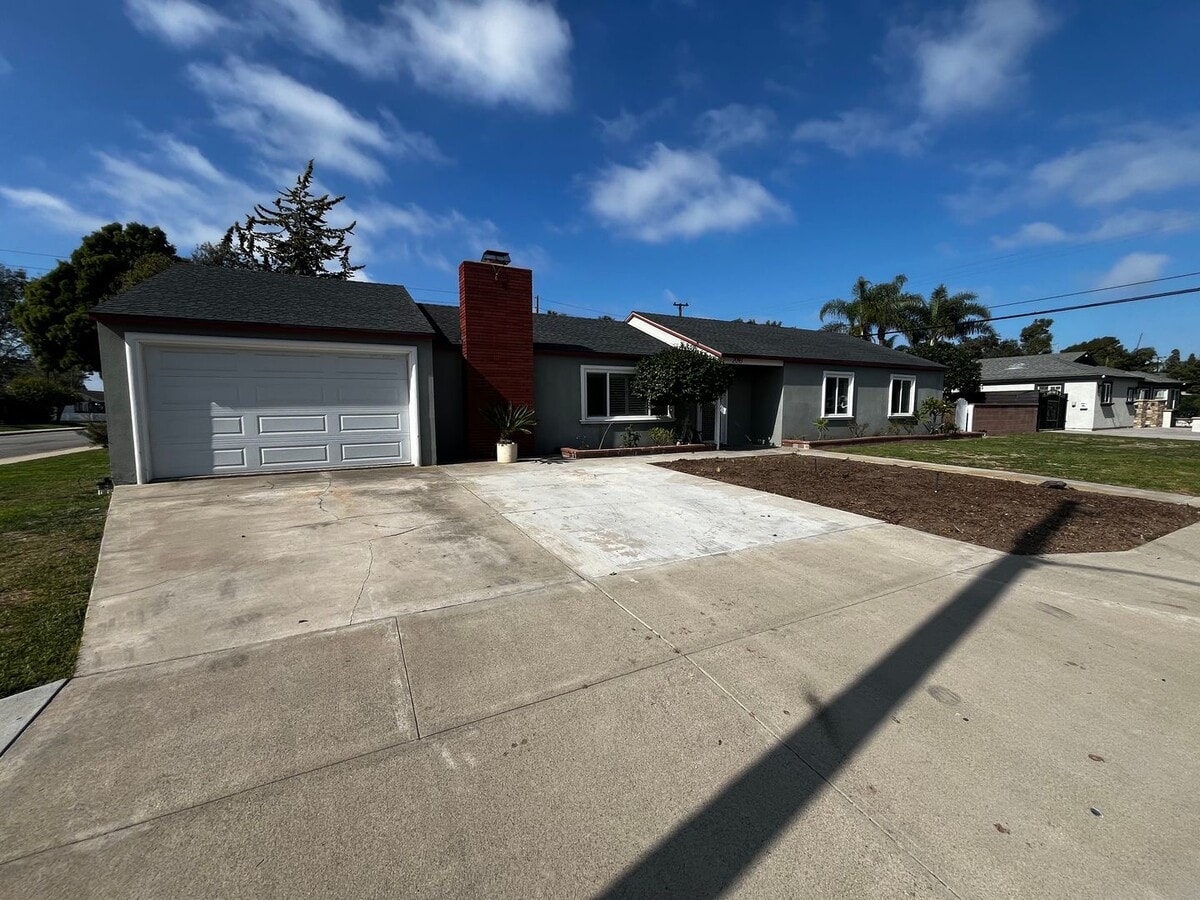 Photo - Costa Mesa Living