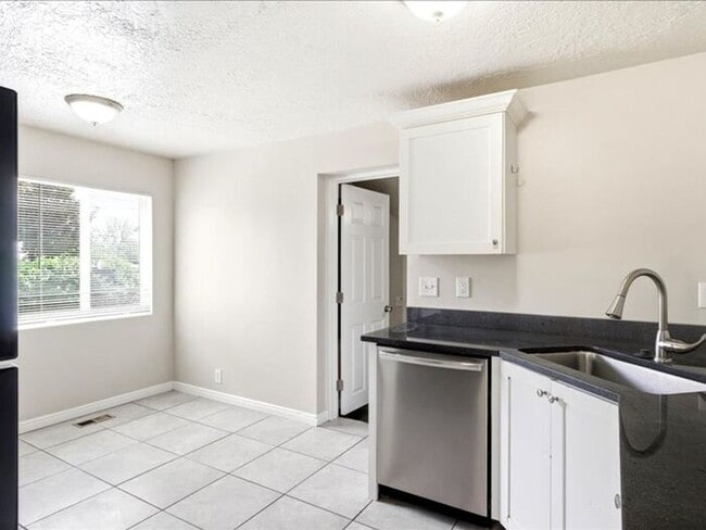 Photo - Salt Lake-Glendale 3 bed 2 bath home