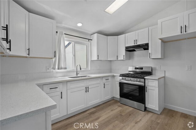Building Photo - 700 E Washington St Rental