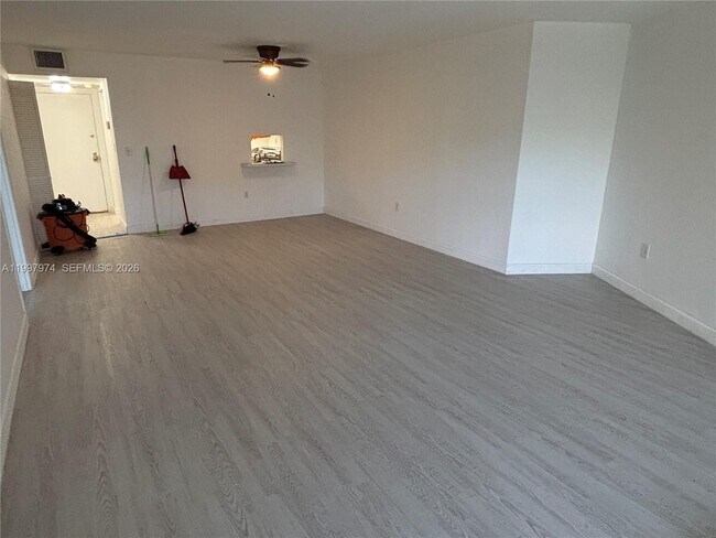 Photo - 10854 N Kendall Dr Unit 316