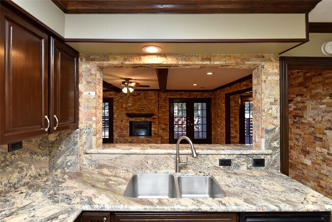 Photo - 2802 S Doral Dr