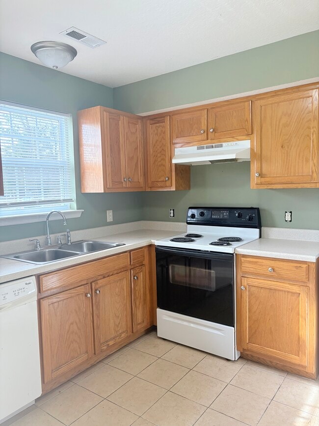 Photo - 2708 Lantern Walk SE