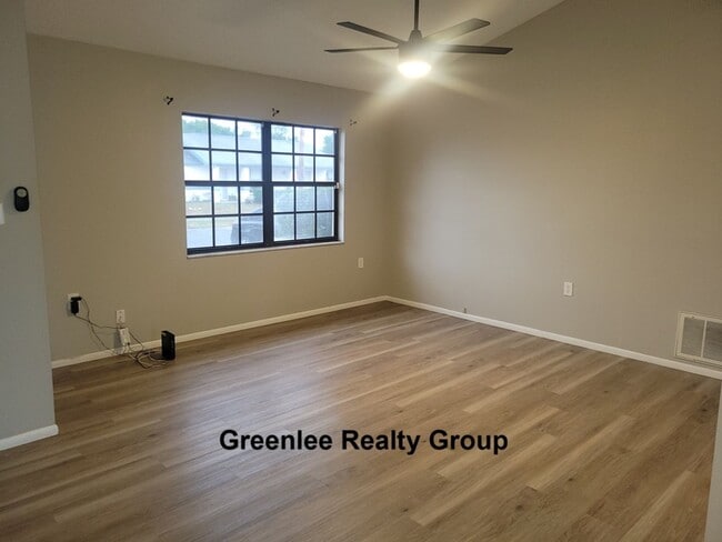 Photo - Don't miss this 2 Bed/ 1 Bath home in Holiday Lake Estates!