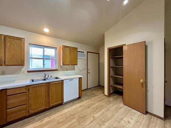 Photo - 1009 E 19th Ave Unit B