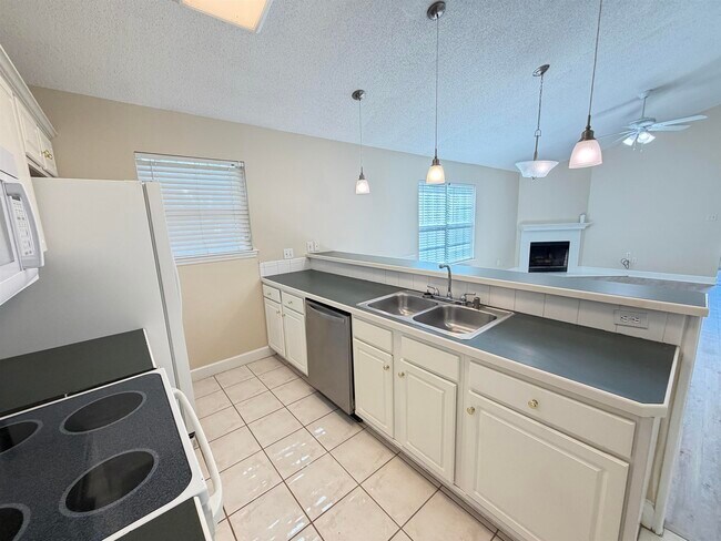 Photo - 2116 Heathrow Dr