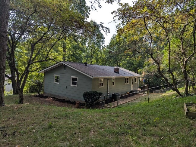 17 Lakeside Dr