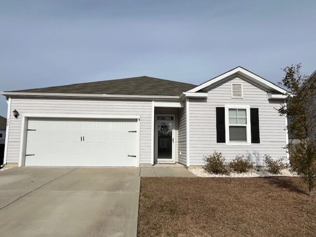 Building Photo - Stunning, Pet Friendly Home!