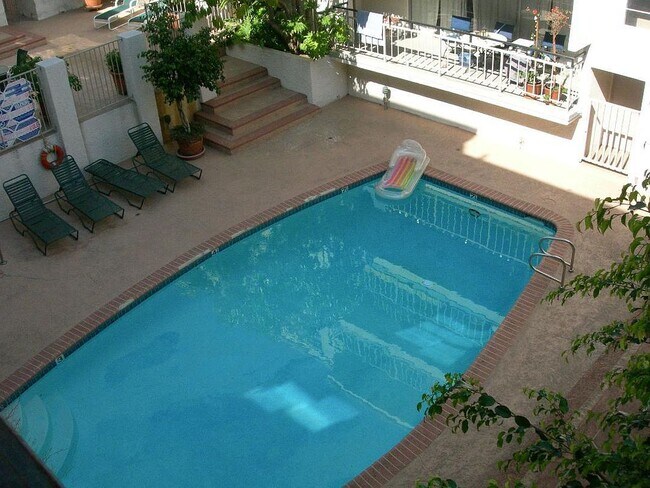 7270 Hillside Ave Unidad In hart of Hollywood 2 bedroom