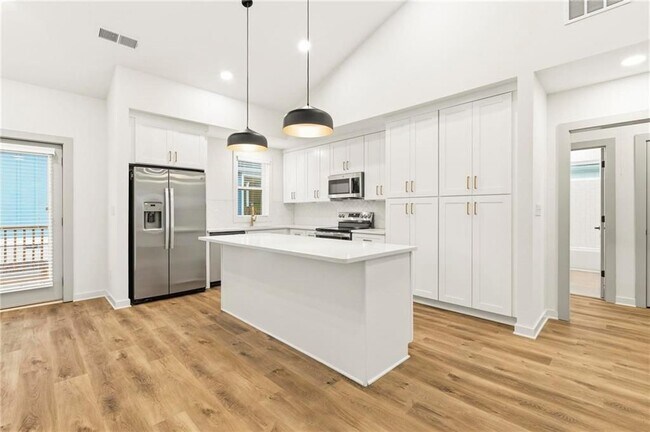Photo - 129 Hilltop Dr SW