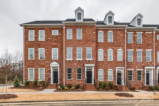 Photo - 2209 Silver Crescent Dr Townhome