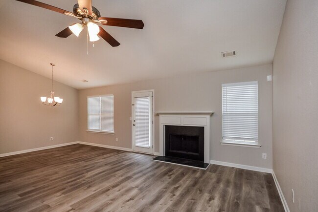 Photo - 245 Lakeside Point