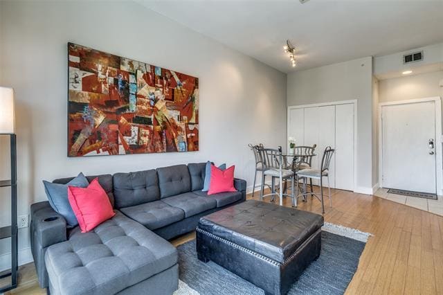 Photo - 4605 Cedar Springs Rd Unit 336