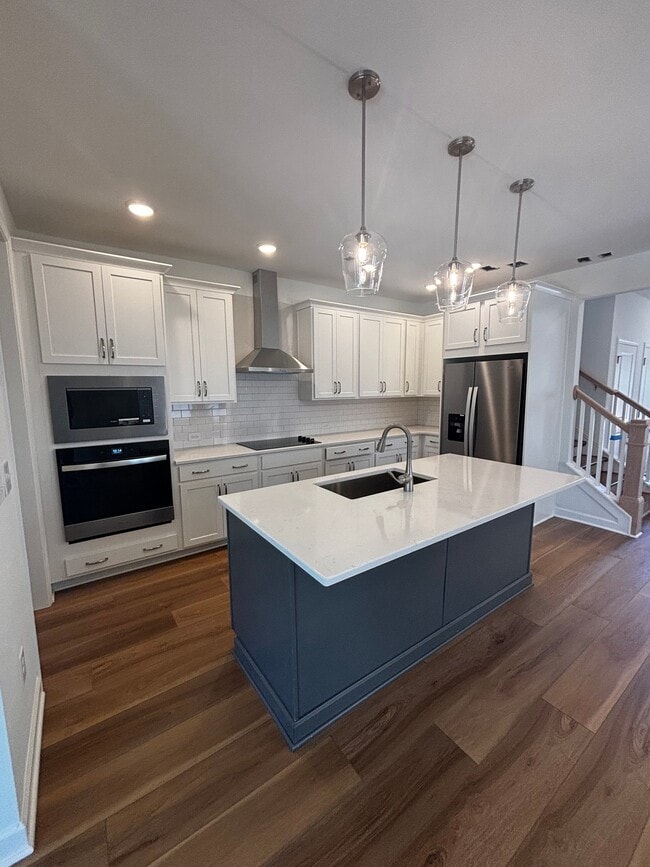 Photo - 202 Summit Ave SE